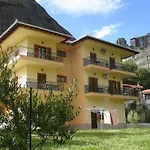 Papastathis بيت ضيافة 4*