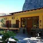 Papastathis بيت ضيافة 4*