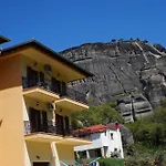 Papastathis بيت ضيافة 4*